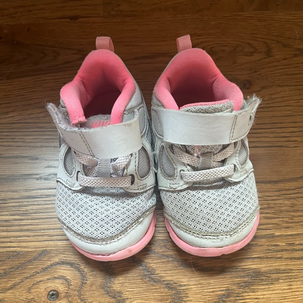 Nike Gray/Pink 4C shoes